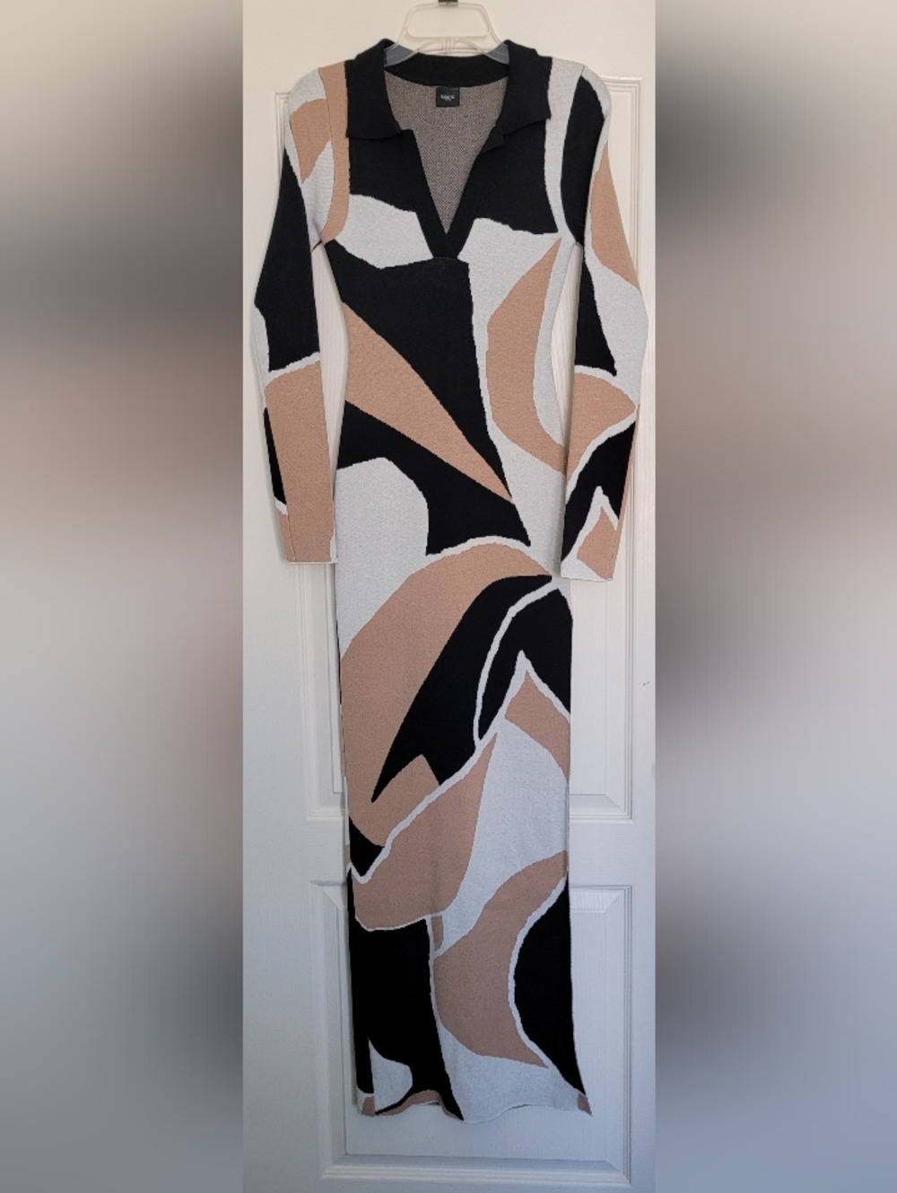 Blanc Geometric Knit Abstract Print Bodycon Dress in Beige, Black & White